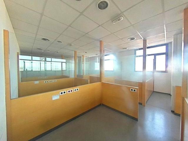 Oficina en venta en calle De Gallecs, Mollet del Vallès, de 150 m² por 171.000