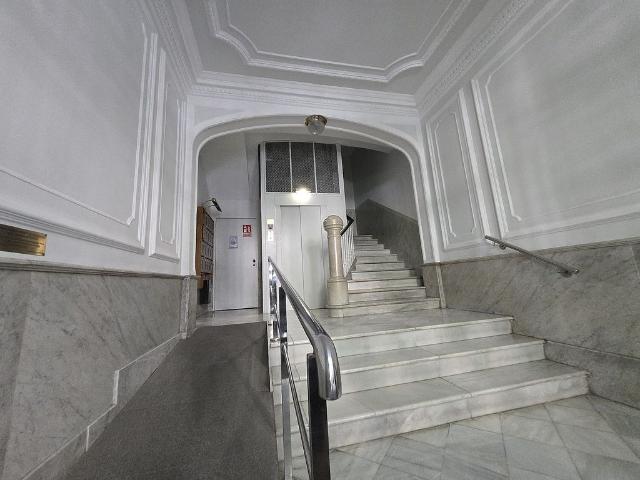 Oficina en venta en calle De Girona, Barcelona, de 67 m² por 285.000