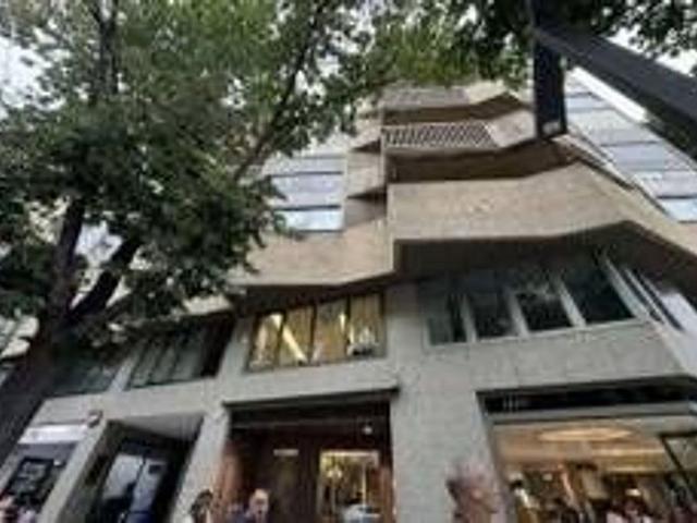 Oficina en venta en calle De Jacint Verdaguer, Vic, de 366 m² por 427.649