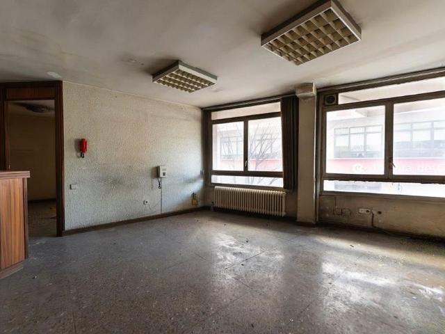 Oficina en venta en calle De L'anselm Clavé, Lleida, de 130 m² por 63.000