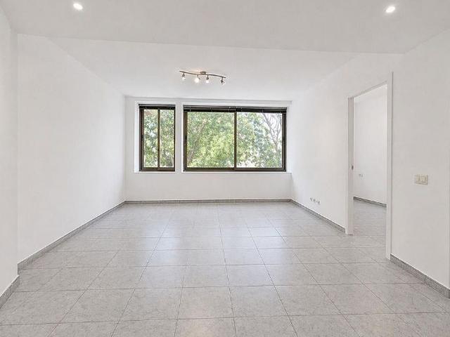 Oficina en venta en calle De L'artesania, Barcelona, de 102 m² por 280.000