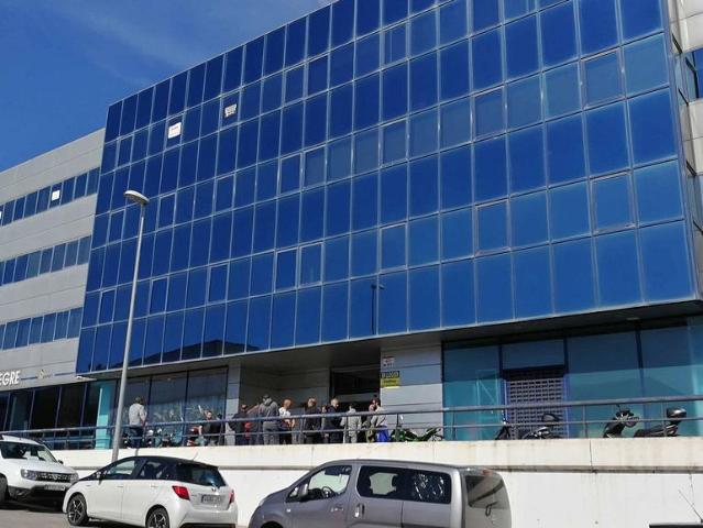 Oficina en venta en calle De Llorenç Agustí Claveria, Lleida, de 166 m² por 89.800
