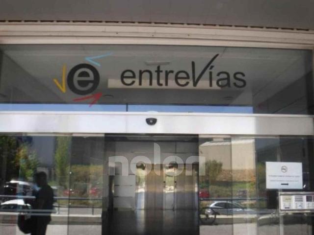 Oficina en venta en calle De Llorenç Agustí Claveria, Lleida, de 271 m² por 195.000