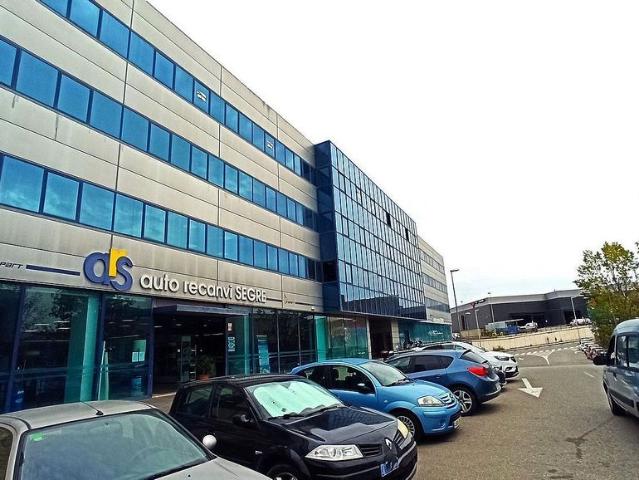 Oficina en venta en calle De Llorenç Agustí Claveria, Lleida, de 280 m² por 230.000