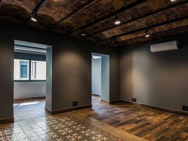 Oficina en venta en calle De Provença, Barcelona, de 95 m² por 515.000