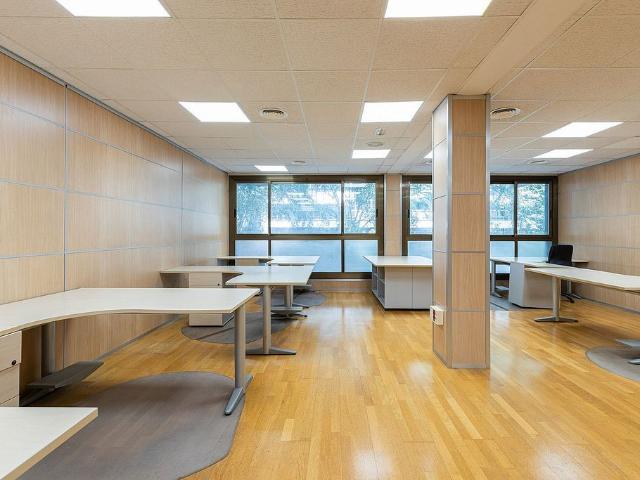 Oficina en venta en calle De Rocafort, Barcelona, de 160 m² por 720.000