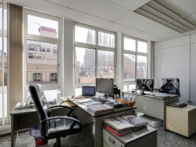 Oficina en venta en calle De Sicília, Barcelona, de 63 m² por 280.000