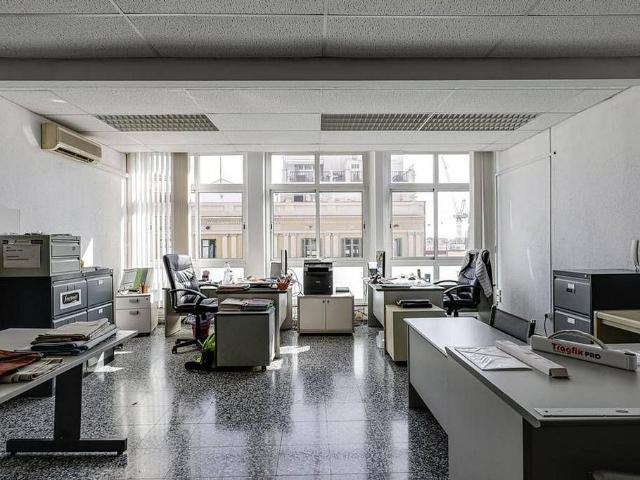 Oficina en venta en calle De Sicília, Barcelona, de 75 m² por 280.000