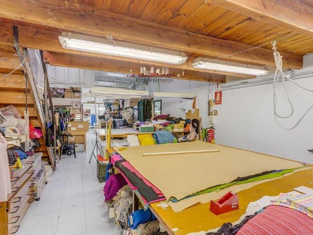 Oficina en venta en calle Del Torrent de Les Flors, Barcelona, de 138 m² por 230.000