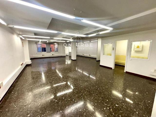 Oficina en venta en calle Del Comte Borrell, Barcelona, de 124 m² por 295.000
