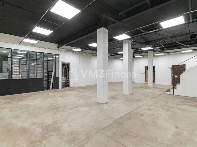 Oficina en venta en calle Del Foc Follet, Barcelona, de 390 m² por 129.995