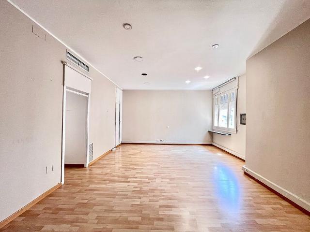 Oficina en venta en calle Gran Via de Les Corts Catalanes, Barcelona, de 80 m² por 300.000