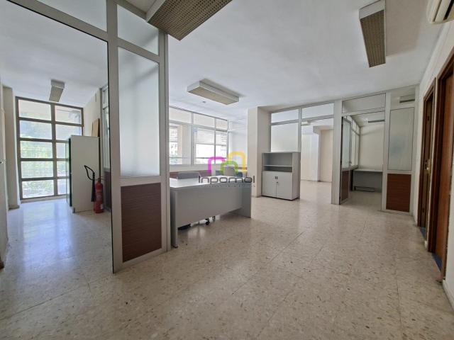 OFICINA EN VENTA EN EL CENTRO DE BADAJOZ CON POSIBILIDAD DE ADAPTACIÓN A VIVIENDA