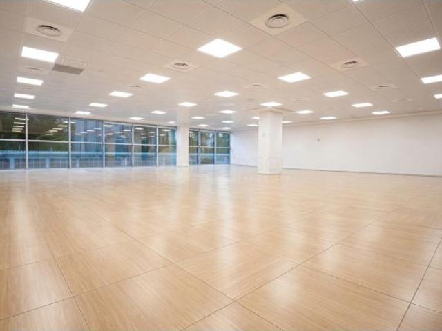 Oficina en venta en el complejo empresarial Trade Center de Sant Cugat ACTUALEMENTE ALQUILADA