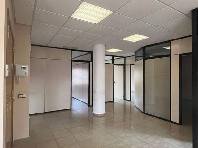 Oficina en venta en paseo De Pere III, Manresa, de 155 m² por 189.000