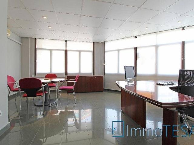 Oficina en venta en paseo Del Doctor Moragas, Barbera del Vallès, de 80 m² por 159.000