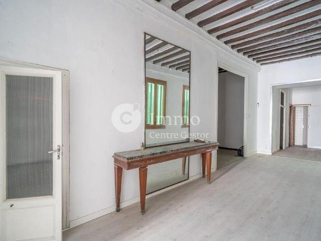 Oficina en venta en plaza De Sant Joan, Lleida, de 136 m² por 120.000