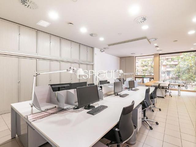 Oficina en venta en plaza D'eguilaz, Barcelona, de 170 m² por 780.000