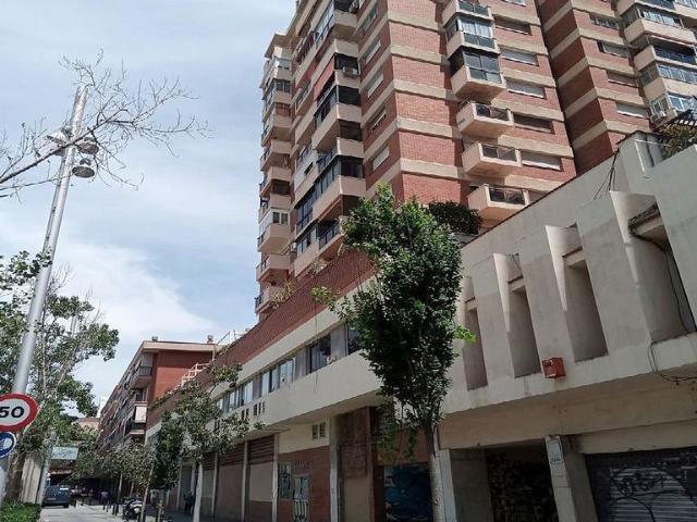 Oficina en venta en rambla De Badal, Barcelona, de 353 m² por 420.000