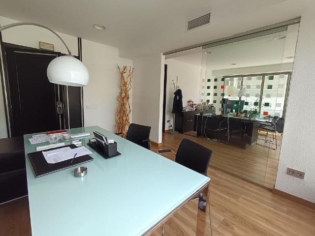 Oficina en venta en Reus, de 137 m² por 182.000