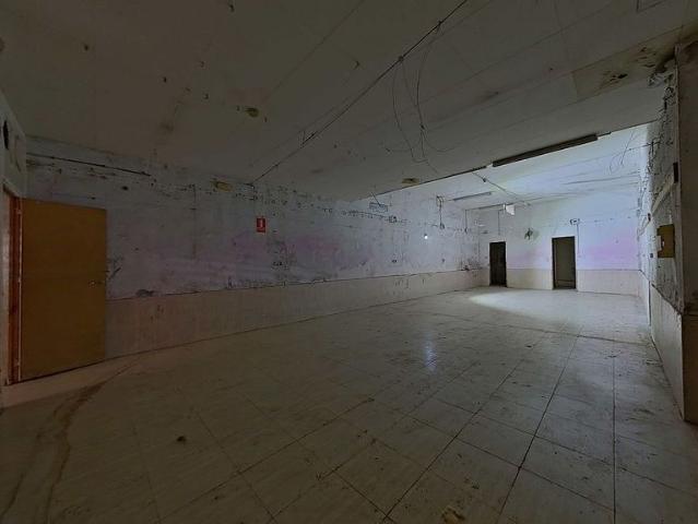 Oficina en venta en Santa Coloma de Gramanet, de 154 m² por 80.910