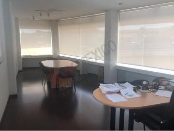 Oficina en Venta, ubicada en Jardines de la Hacienda, ¡magnifica ubicación! 132 m2. Área de recepción, sala de espera, 3 amplias oficinas una de ellas con sala de juntas, baño interno, instalación de aire acondicionado, 2 estacionamientos propios