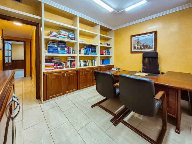 Oficina, Guanarteme, Las Palmas de Gran Canaria