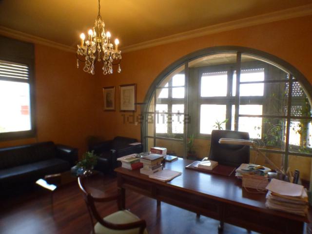 Oficina, Girona
