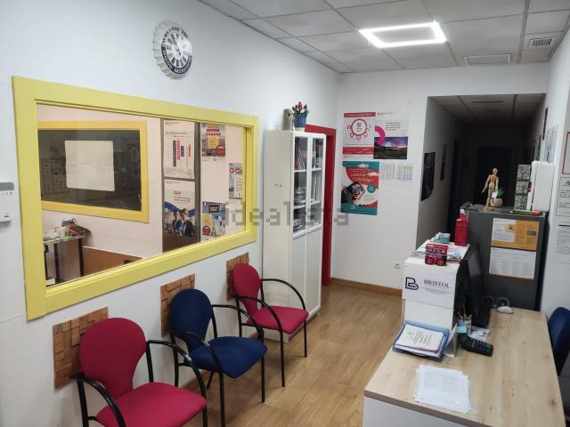 Oficina, Gran Capitán, Granada