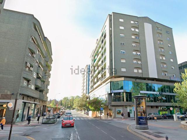 Oficina, Granada