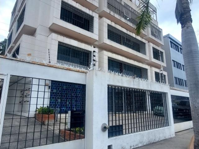 OFICINA LA TRINIDAD 220 MT2 EN ALQUILER