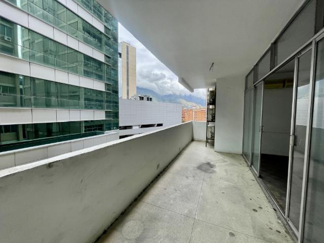 OFICINA PARA REMODELAR | TORRE RORAIMA – EL ROSAL