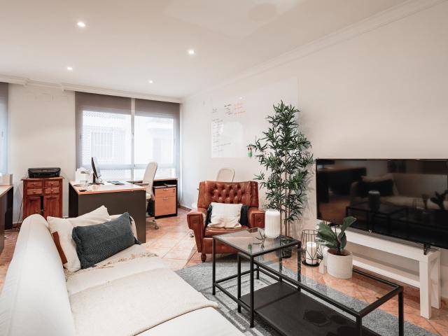 Oficina perfectamente mantenida situada en una práctica ubic. 95m² San Pedro de Alcántara