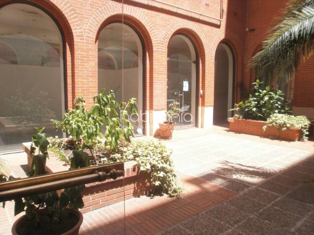 Oficina privada y exterior con Tres balcones en Claudio Coello — Recoletos
