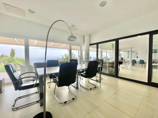 Oficina, Sitges
