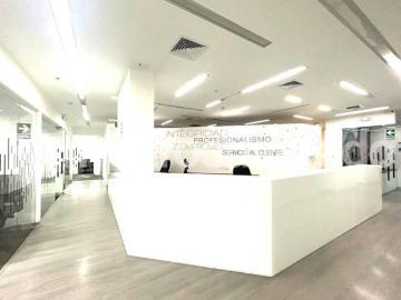 Oficina 611 m2 Amoblada Miraflores limite con San Isidro