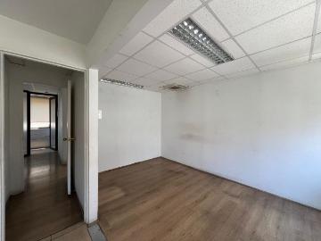 OFICINA 6 PRIV 3 BAÑOS COCINA Y COMEDOR 1E AIRE ACONDIC
