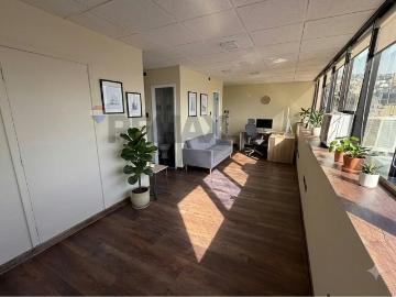 Oficina 91 m² en barrio puerto | Espacios por CLF 24.00 en Valparaíso