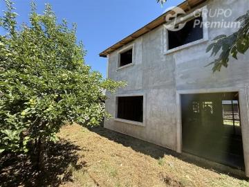 Oficinas + casa nueva en centro de Pitrufquén | 8 privados | | Espacio, 8800.00 en Pitrufquén