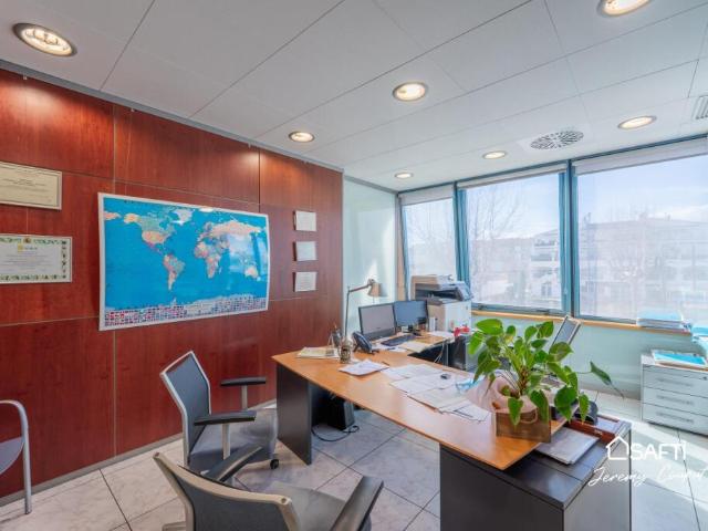Oficinas de 235 m² con terraza y parking en Empuriabrava