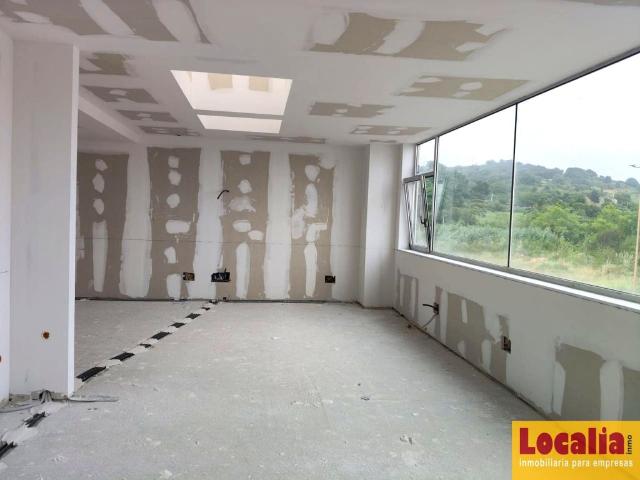 Oficinas en alquiler en zona industrial, Cartes