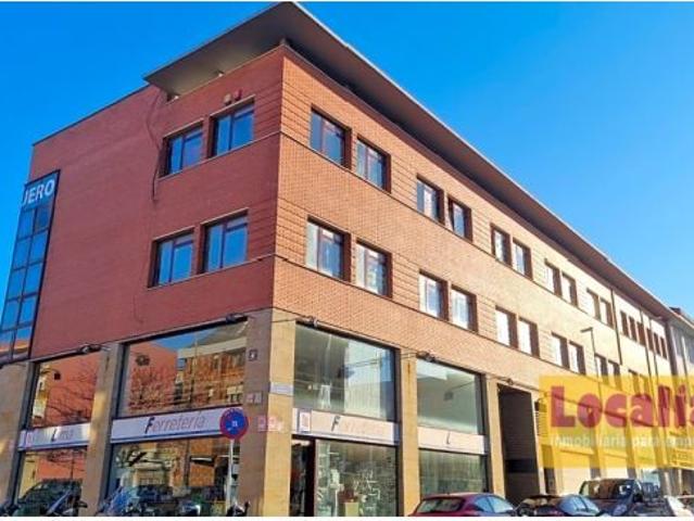 Oficinas, hotel, residencia, local en Santander