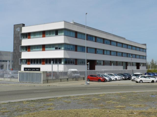 OFICINAS junto a INDITEX. Totalmente acondicionado para entrega a trabajar