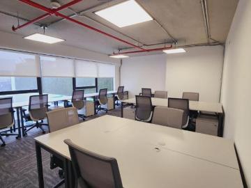 OFICINAS PRIVADAS E IMPLEMENTADAS CON TODOS LOS SERVICIOS
