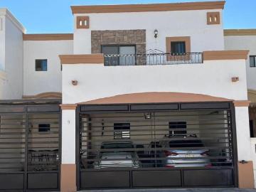 Ofrezco casa en venta de dos pisos en Real De Quiroga