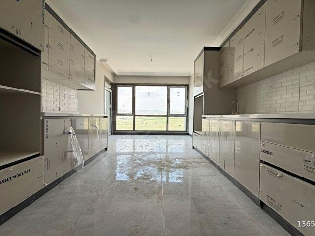 ÇOK ACİL'DEN OVAPRİME SİTESİ'NDE YÜKSEK KATTA 4+1 DAİRE!