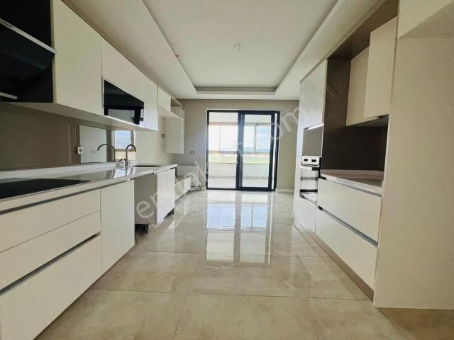 Çok Acil'den Smd Tower Sitesi Yüksek Katta 4.5+1 Daire!