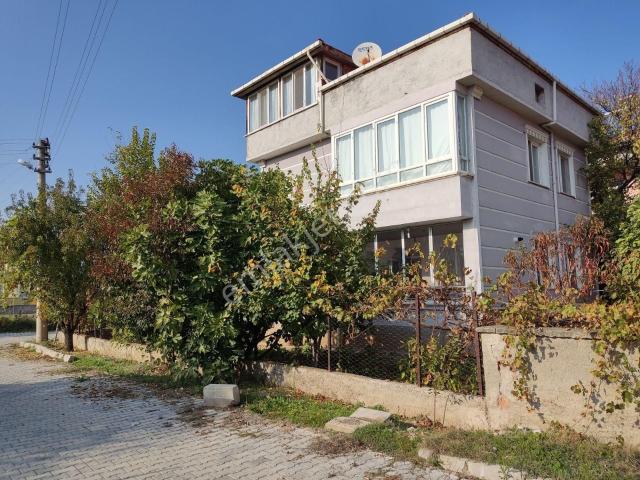 Çok Güzel Konumda Takasa Açık Tripleks Müstakil Ev