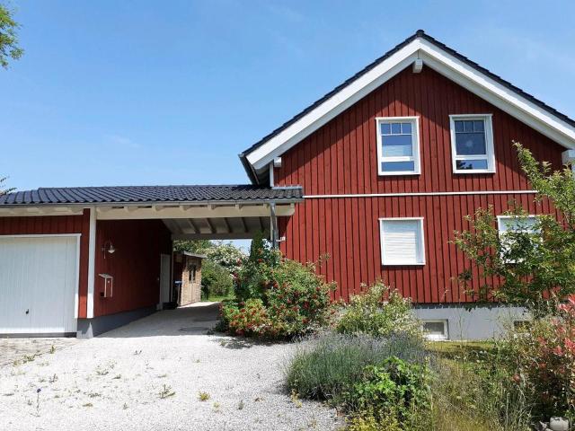 Ökologisches Holzhaus schwedenrot