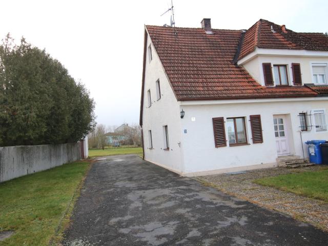 OH 109 24 Sanierungsbedürftige Doppelhaushälfte 20 Autominuten nordöstlich von Regensburg